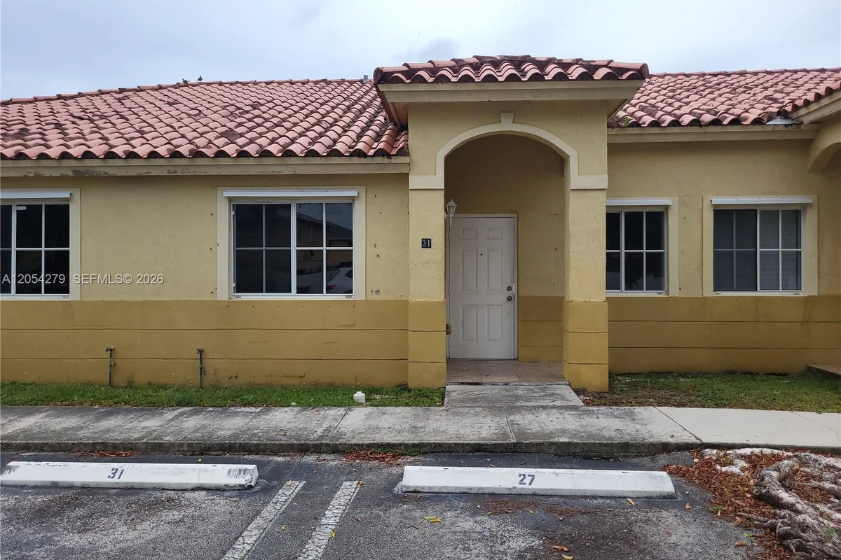 31 NE 13th Ave #5, Homestead: photo 1 of 13