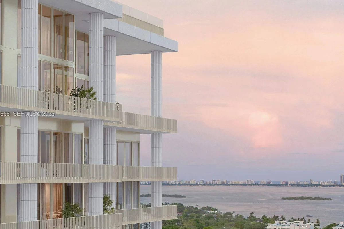 39 NE 39th St #405, Miami: photo 1 of 12