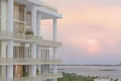 39 NE 39th St #2101, Miami: photo 1 of 13