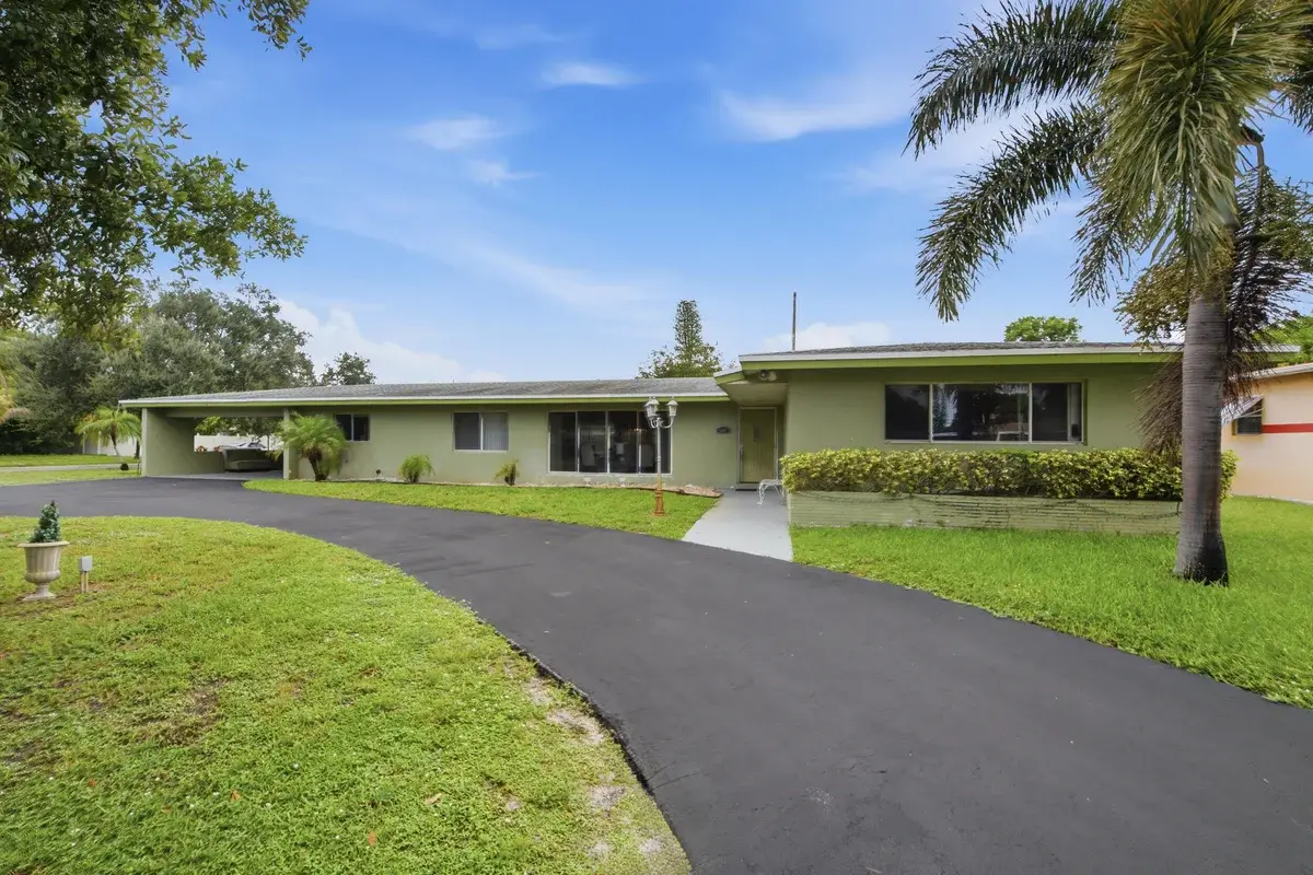 1000 Wyoming Ave, Fort Lauderdale: photo 1 of 35