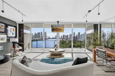 1000 Venetian Way #810, Miami: photo 1 of 35