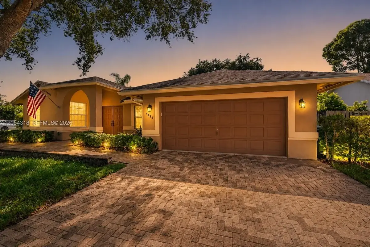 4252 SW 78th Dr, Davie: photo 1 of 50