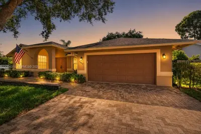 4252 SW 78th Dr, Davie: photo 1 of 50