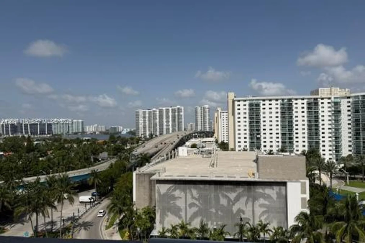19201 Collins Ave #837, Sunny Isles Beach: photo 1 of 8