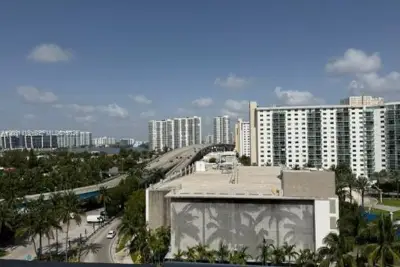 19201 Collins Ave #837, Sunny Isles Beach: photo 1 of 8