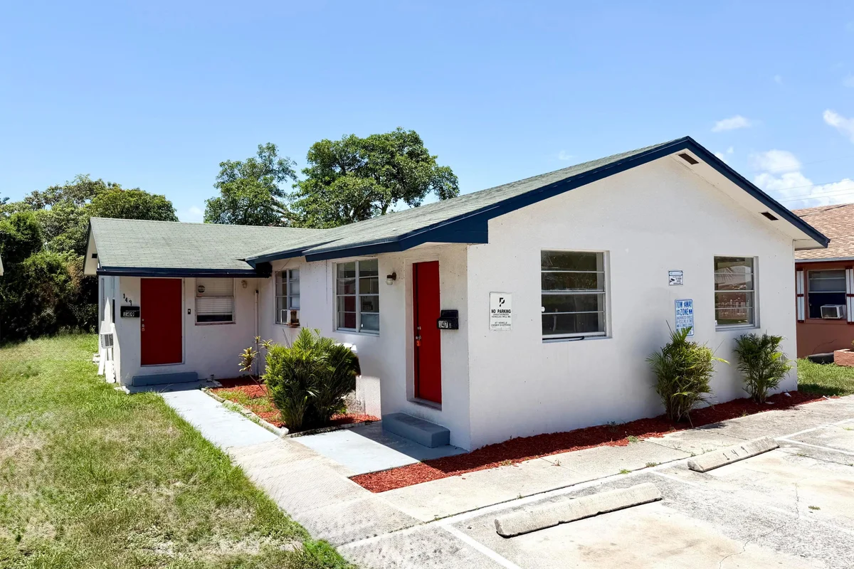 149 W 17th St, Riviera Beach: photo 1 of 11