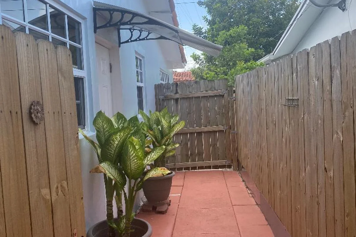 6764 Azalea Dr, Miramar: photo 1 of 11