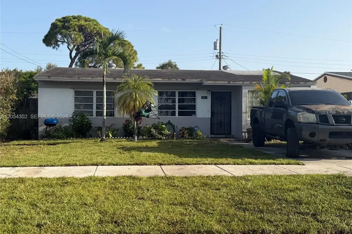 1828 NW 152nd St, Miami Gardens: photo 1 of 9