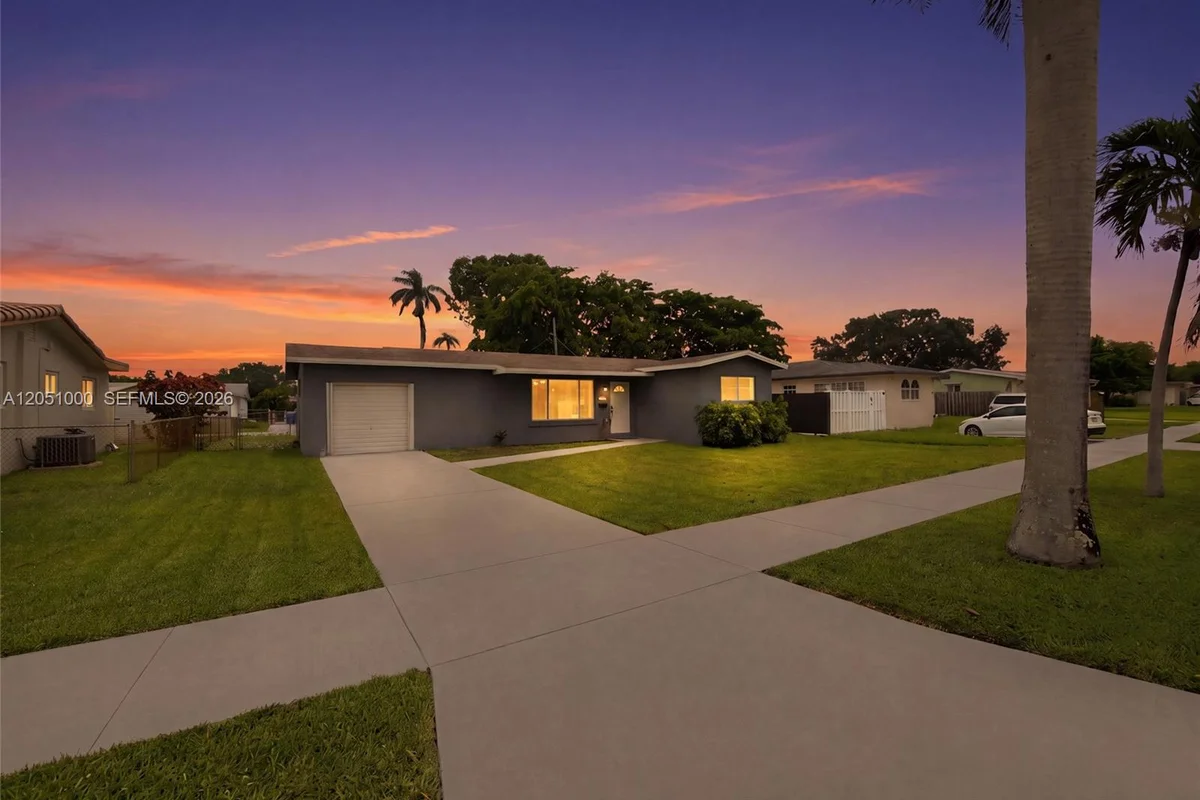 2901 Cleveland St, Hollywood: photo 1 of 38