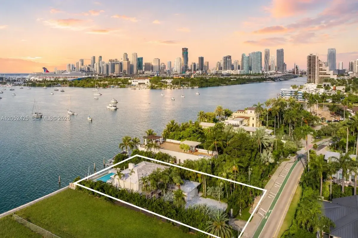1300 S Venetian Way, Miami: photo 1 of 24