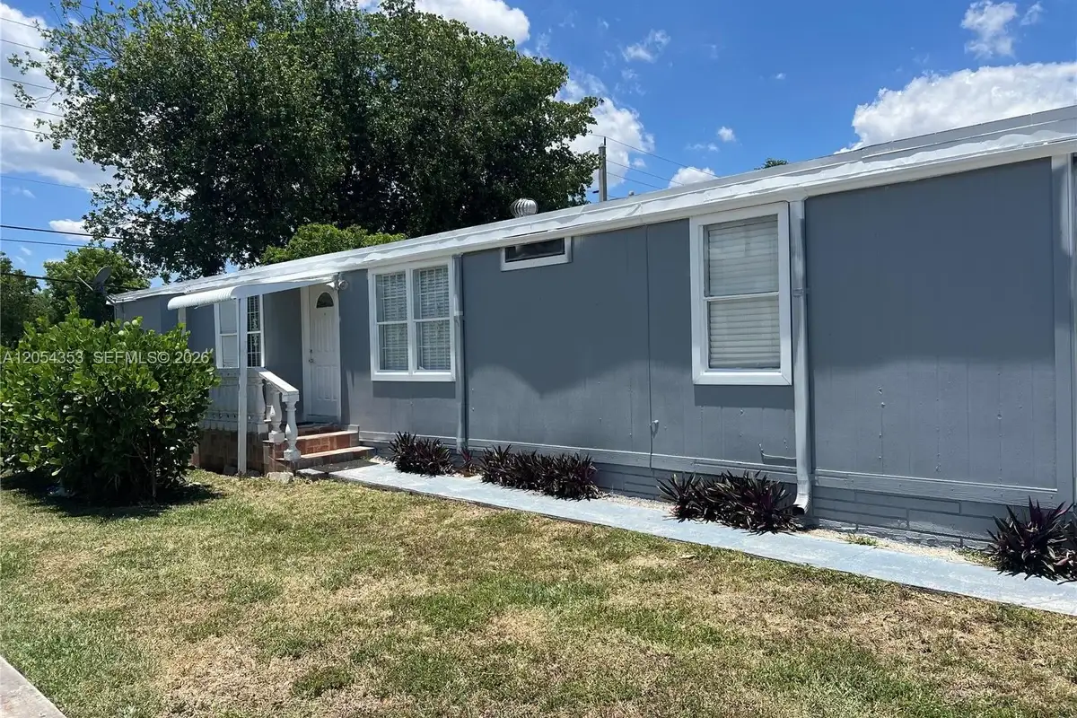 20016 NW 56 Ave, Miami Gardens: photo 1 of 26