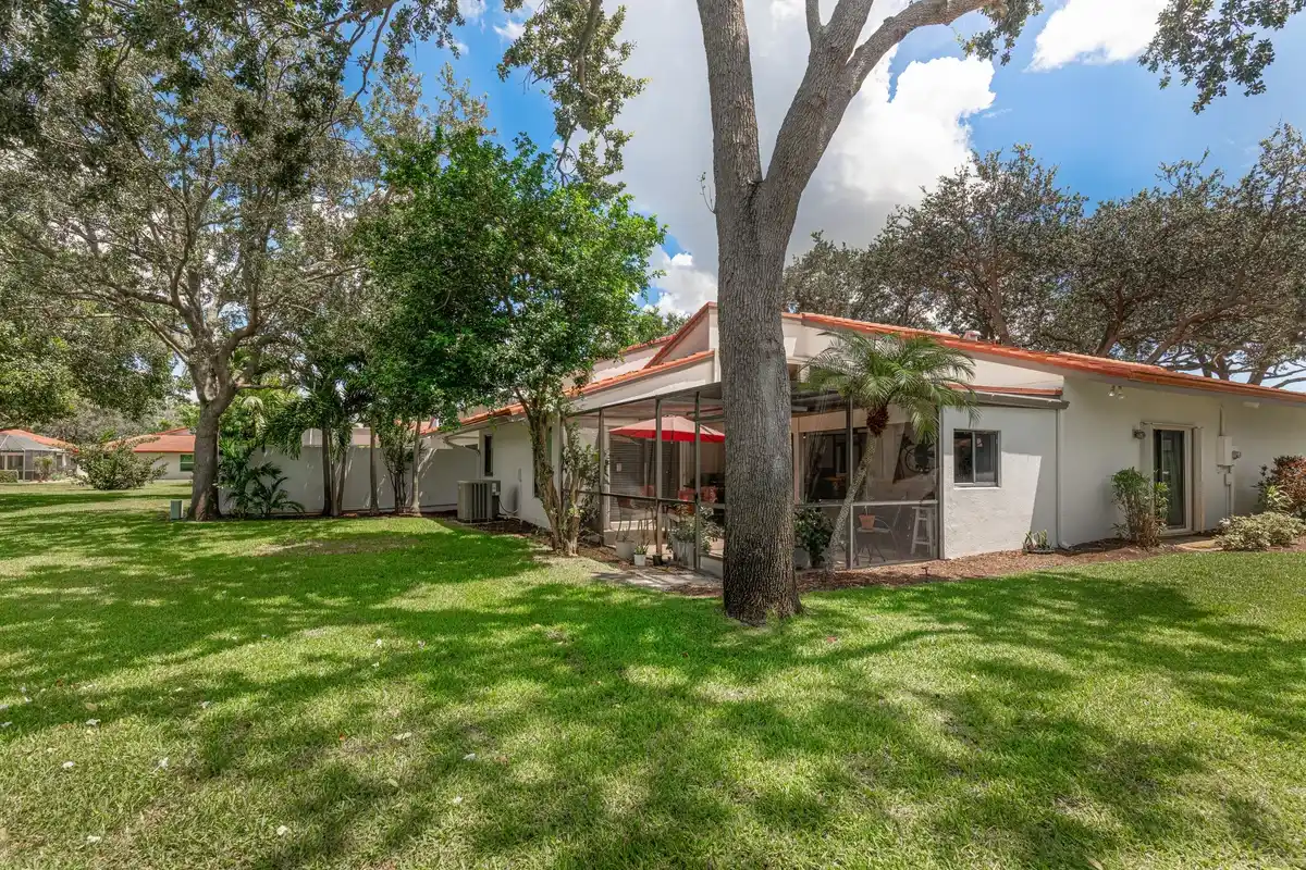 627 Hollows Cir, Deerfield Beach: photo 1 of 39