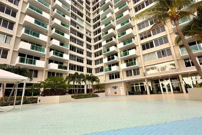 1200 W Ave #1423, Miami Beach: photo 1 of 15