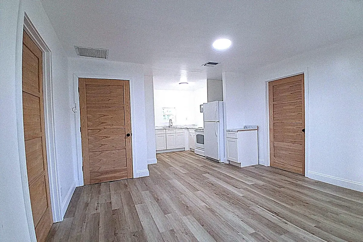 623 45th St, West Palm Beach: photo 1 of 9