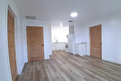 623 45th St, West Palm Beach: photo 1 of 9