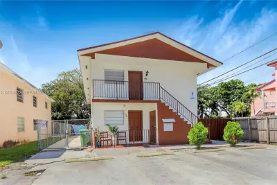 642 E 2nd Ave #B, Hialeah: photo 1 of 14