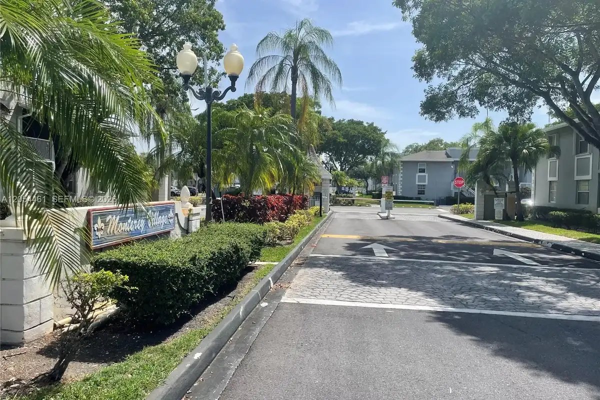 452 NE 210th Cir Ter #102-7A, Miami: photo 1 of 19