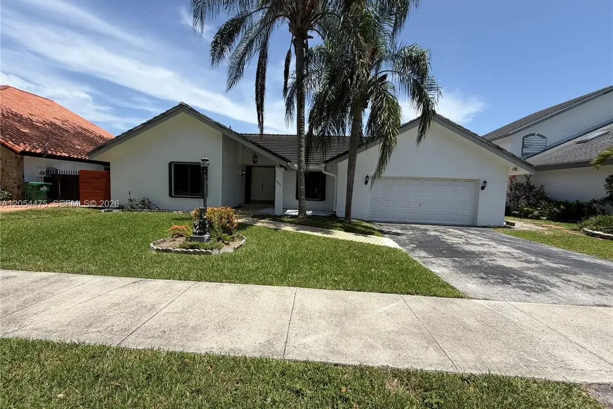 14271 SW 107th Ter, Miami: photo 1 of 37