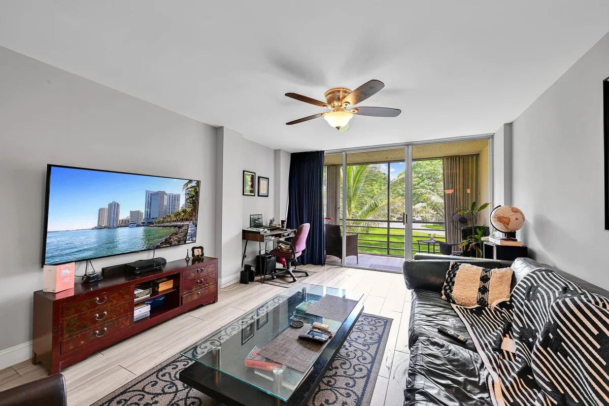 103 Royal Park Dr #2E, Oakland Park: photo 1 of 20