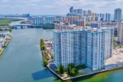 301 174th St #1208, Sunny Isles Beach: photo 1 of 14