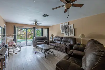 3991 NW 108th Ave, Coral Springs: photo 1 of 10
