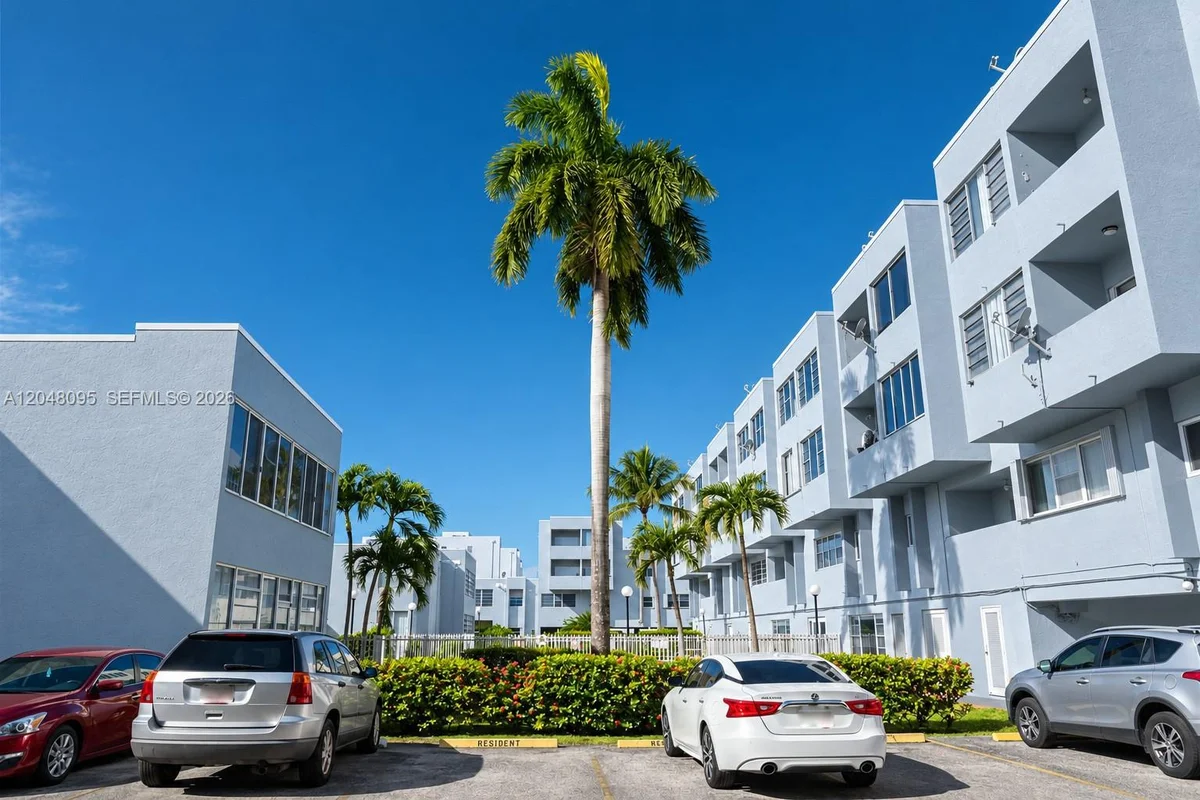 1555 W 44th Pl #235, Hialeah: photo 1 of 61