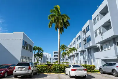 1555 W 44th Pl #235, Hialeah: photo 1 of 61