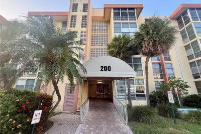 200 172nd St #416, Sunny Isles Beach: photo 1 of 30