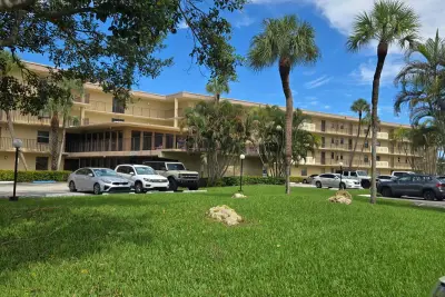 9355 SW 8th St #222, Boca Raton: photo 1 of 13