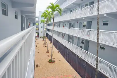 215 SE 3rd Ave #306D, Hallandale Beach: photo 1 of 9