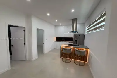 401 NW 131st St #2A, North Miami: photo 1 of 17