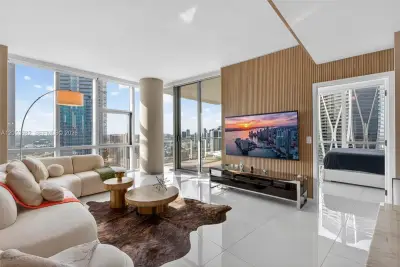 851 NE 1st Ave #3201, Miami: photo 1 of 67