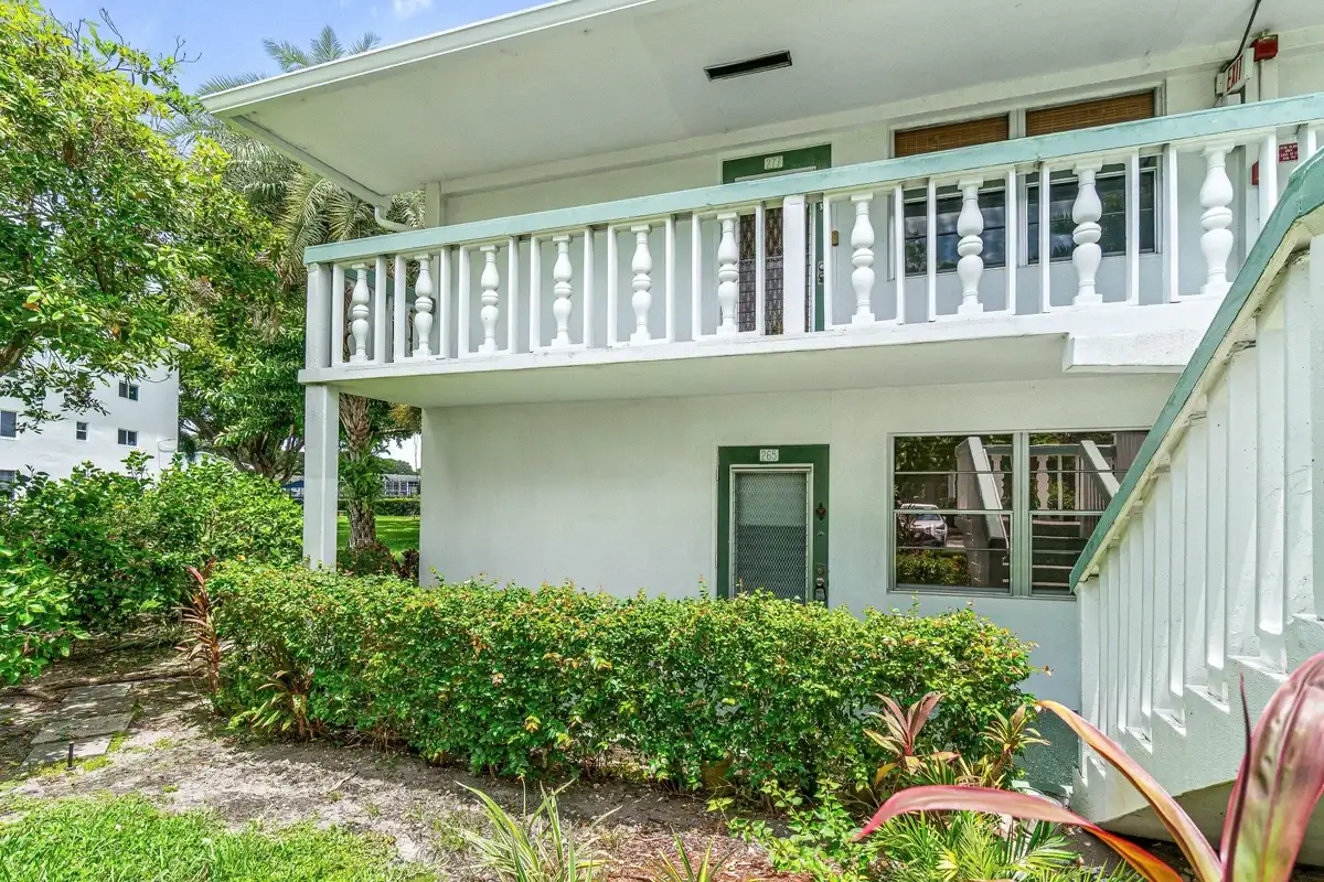 265 Newport R Dr #R, Deerfield Beach: photo 1 of 35