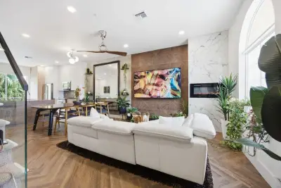 2465 NE 14th St Cswy, Pompano Beach: photo 1 of 34