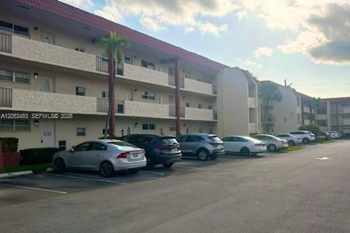 361 S Hollybrook Dr #104, Pembroke Pines: photo 1 of 8