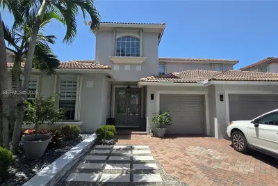 19179 S Gardenia Ave, Weston: photo 1 of 22