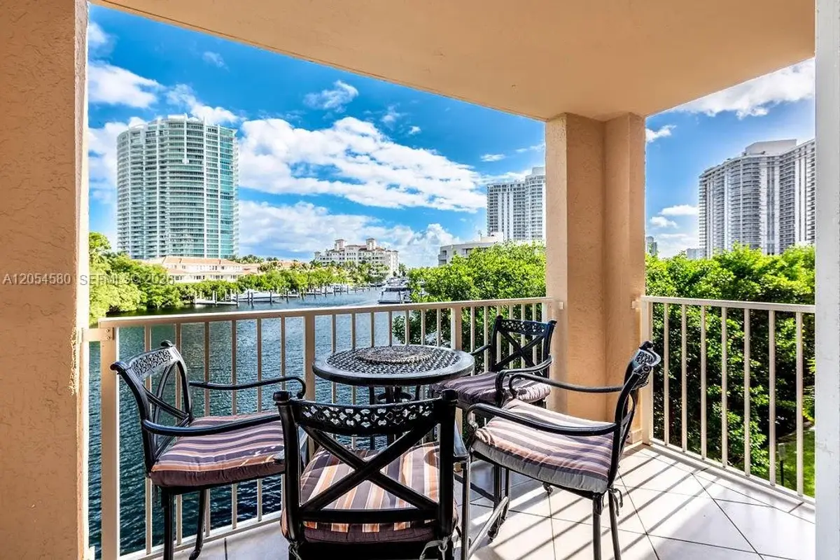 19999 E Country Club Dr #1302, Aventura: photo 1 of 47