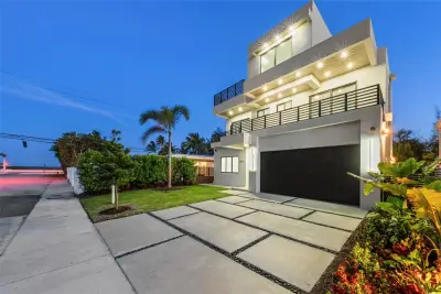 3320 NE 17th St, Fort Lauderdale: photo 1 of 45