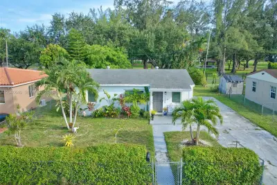 1230 NW 84th Ter, Miami: photo 1 of 30