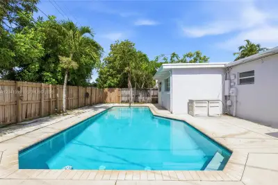 230 NW 55th St, Oakland Park: photo 1 of 46