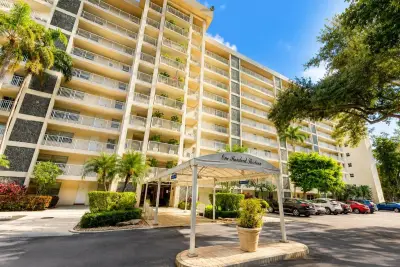 3520 Oaks Way #402, Pompano Beach: photo 1 of 15