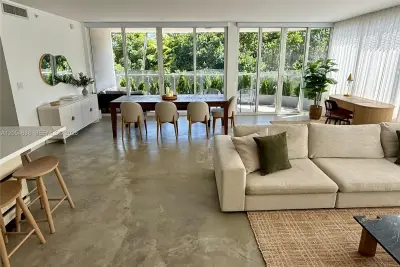 2155 Washington Ct #210, Miami Beach: photo 1 of 17