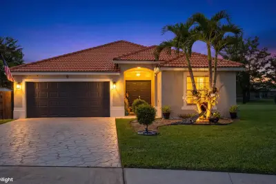 133 Nottingham Rd, Royal Palm Beach: photo 1 of 32