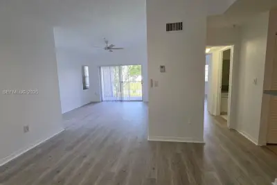 4500 NW 107th Ave #201-9, Doral: photo 1 of 16