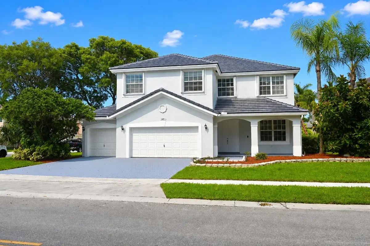 609 SW 167th Way, Pembroke Pines: photo 1 of 31