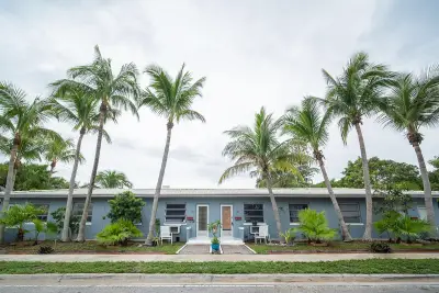 400 51st St #404, West Palm Beach: photo 1 of 11