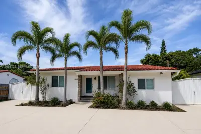 6320 SW 24th St, Miami: photo 1 of 46