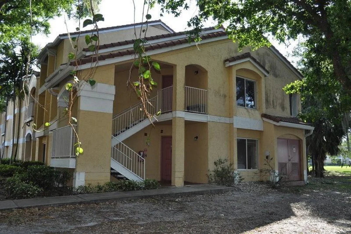 2465 NW 33rd St #1506, Oakland Park: photo 1 of 5
