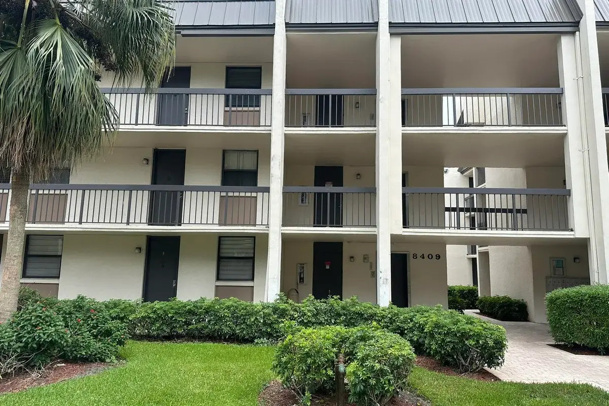 8409 Forest Hills Dr #205, Coral Springs: photo 1 of 51
