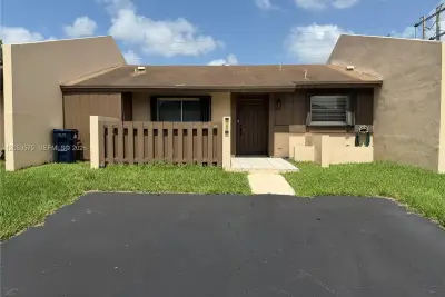 11002 SW 125th Ct, Miami: photo 1 of 14